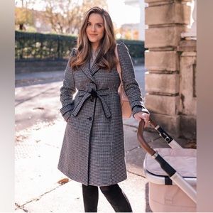 Gal Meets Glam Ophelia houndstooth coat size medium, excellent used condition.
